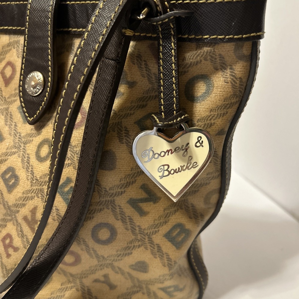 Vintage Dooney & Bourke Bucket Bag Coated Canvas Heart Charm Double Handle - Picture 2 of 7